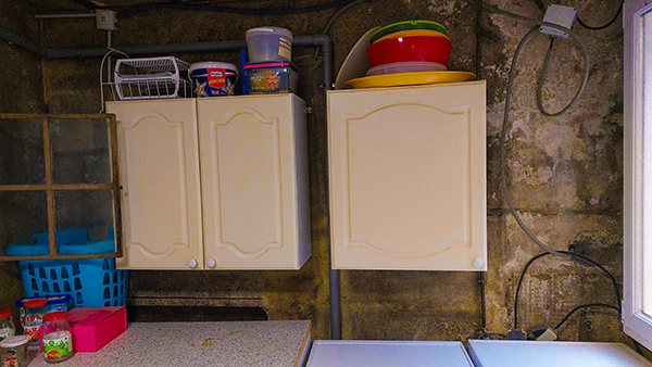 Comment puis-je savoir d'où vient l'odeur d'humidité dans mon logement ?